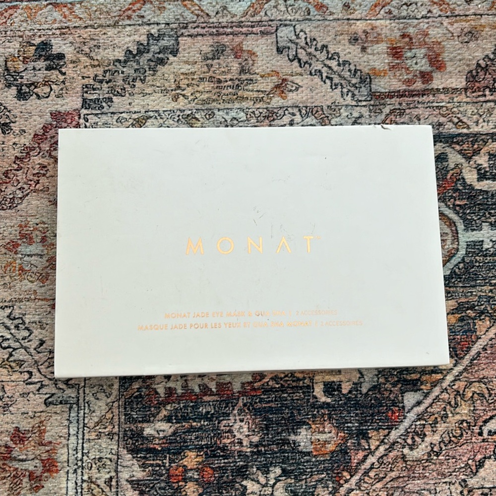 Monat jade eye mask & gua sha